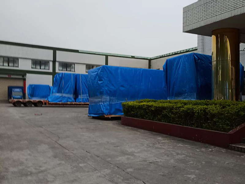 東莞某公司重型設(shè)備防雨真空木箱