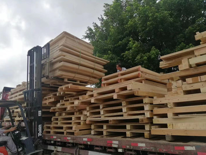 國(guó)內(nèi)普通木箱裝車現(xiàn)場(chǎng)