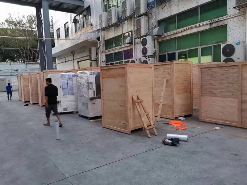 深圳福永出口設(shè)備打包現(xiàn)場